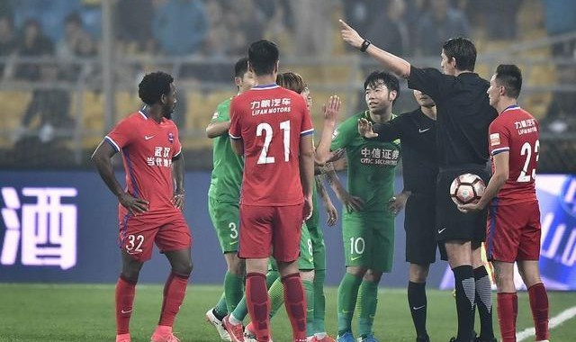  昂热铁卫特拉奥雷红牌停赛引争议  